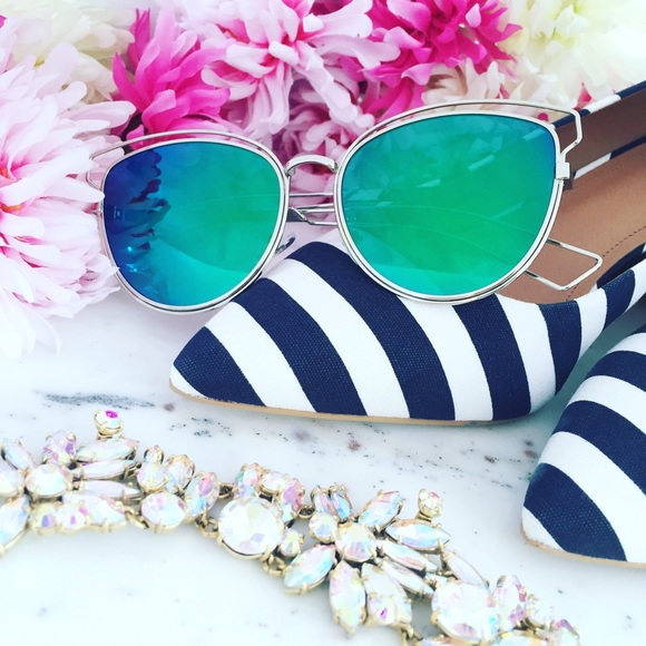 Erica Rose Accessories - 🆑 "Poppy" Sunglasses || Green Mirror Cat Eye
